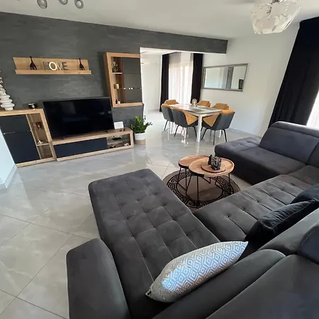 公寓 Family-friendly With Swimming Pool Klenovica, Novi Vinodolski - 18260 *
