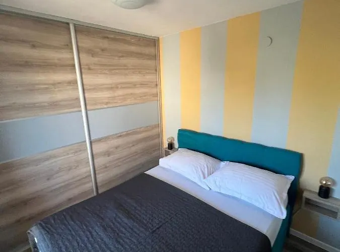 Appartement Family-friendly With Swimming Pool Klenovica, Novi Vinodolski - 18260